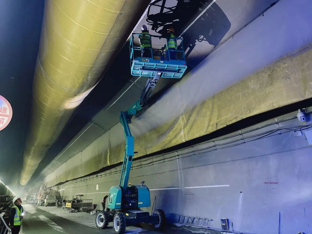 不惧高海拔挑战!UED在线官网网页版(中国)唯一官方网站智能高空机械实力助建川藏铁路