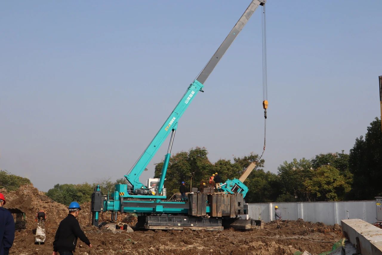 “UED在线官网网页版(中国)唯一官方网站绿”闪耀西子湖畔!UED在线官网网页版(中国)唯一官方网站智能ZYJ300X斜桩压桩机强势来袭