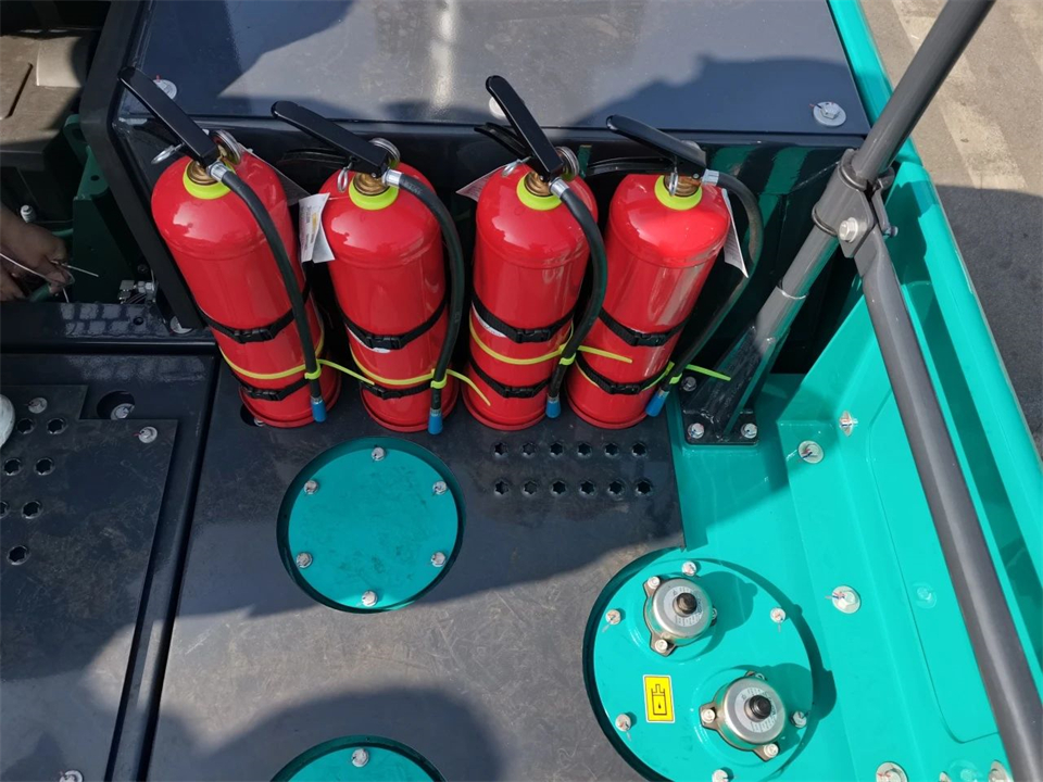 定制开发、功能更强！UED在线官网网页版(中国)唯一官方网站智能SWE750ELR加长臂液压挖掘机下线交付