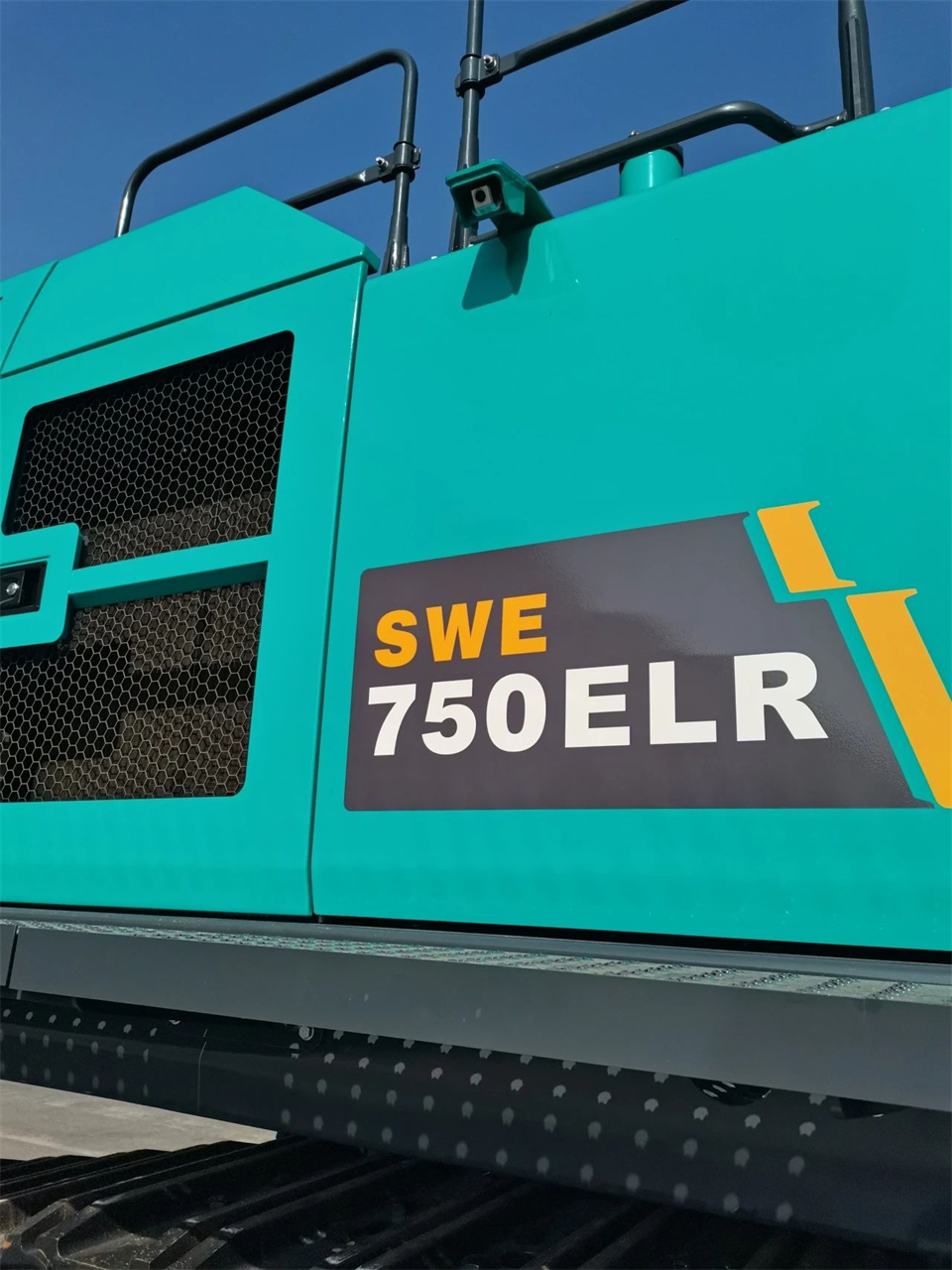 定制开发、功能更强！UED在线官网网页版(中国)唯一官方网站智能SWE750ELR加长臂液压挖掘机下线交付