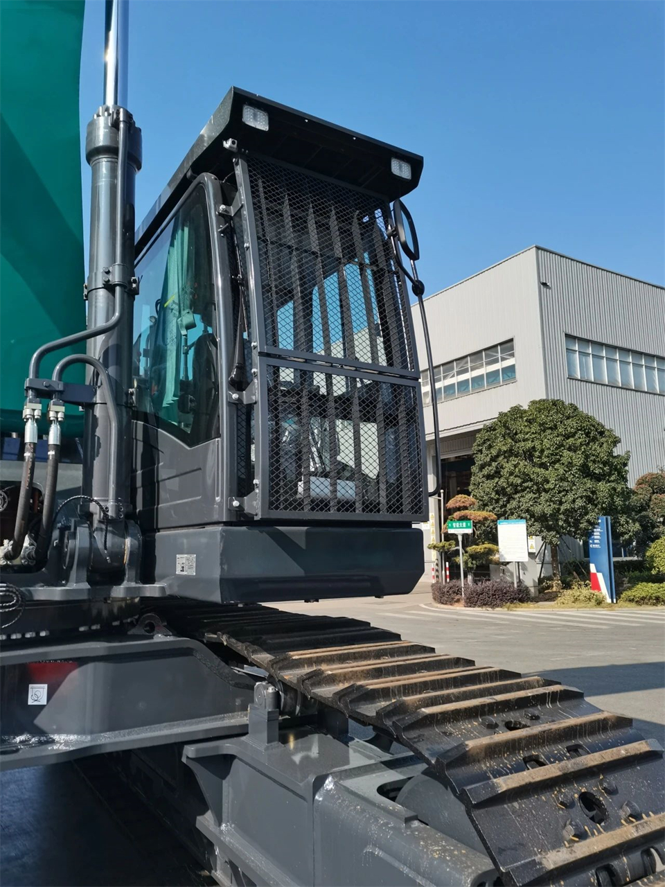 定制开发、功能更强！UED在线官网网页版(中国)唯一官方网站智能SWE750ELR加长臂液压挖掘机下线交付