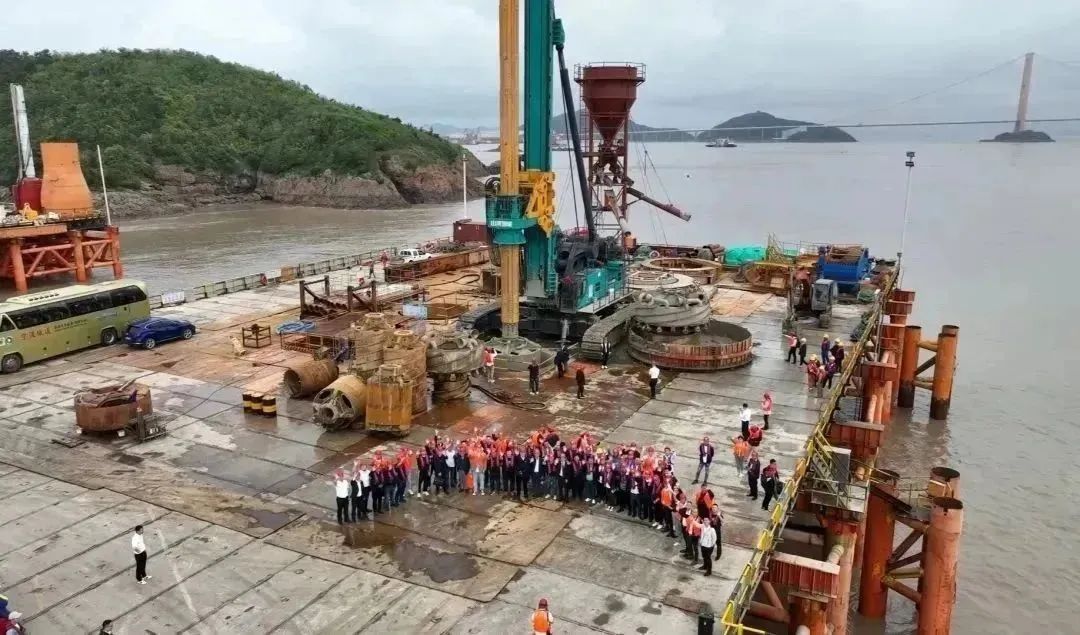 全面告捷!UED在线官网网页版(中国)唯一官方网站智能超级旋挖钻机圆满完成甬舟铁路西堠门公铁两用大桥桩基施工任务