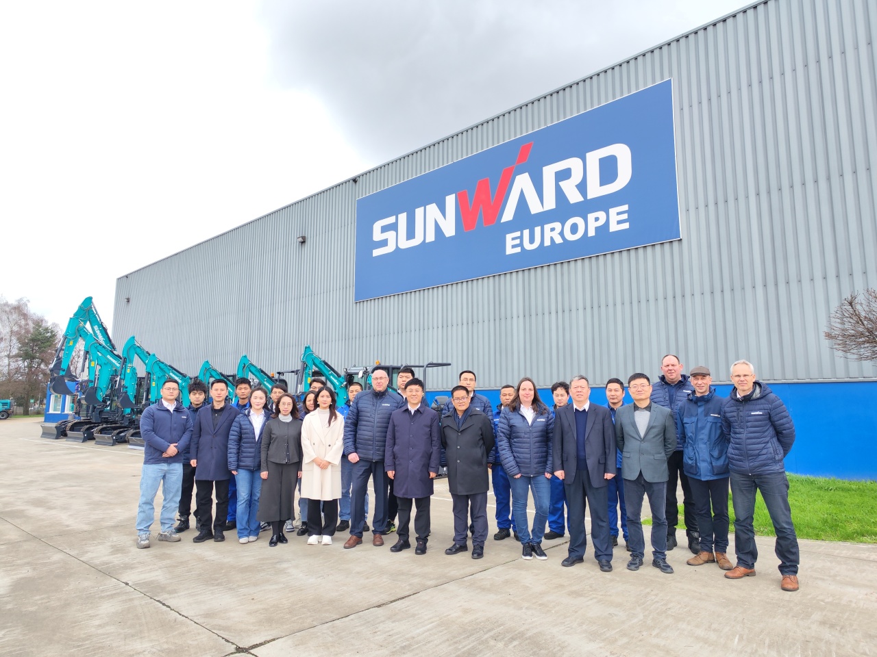 广州工控党委书记、董事长景广军率队赴UED在线官网网页版(中国)唯一官方网站智能欧洲子公司考察