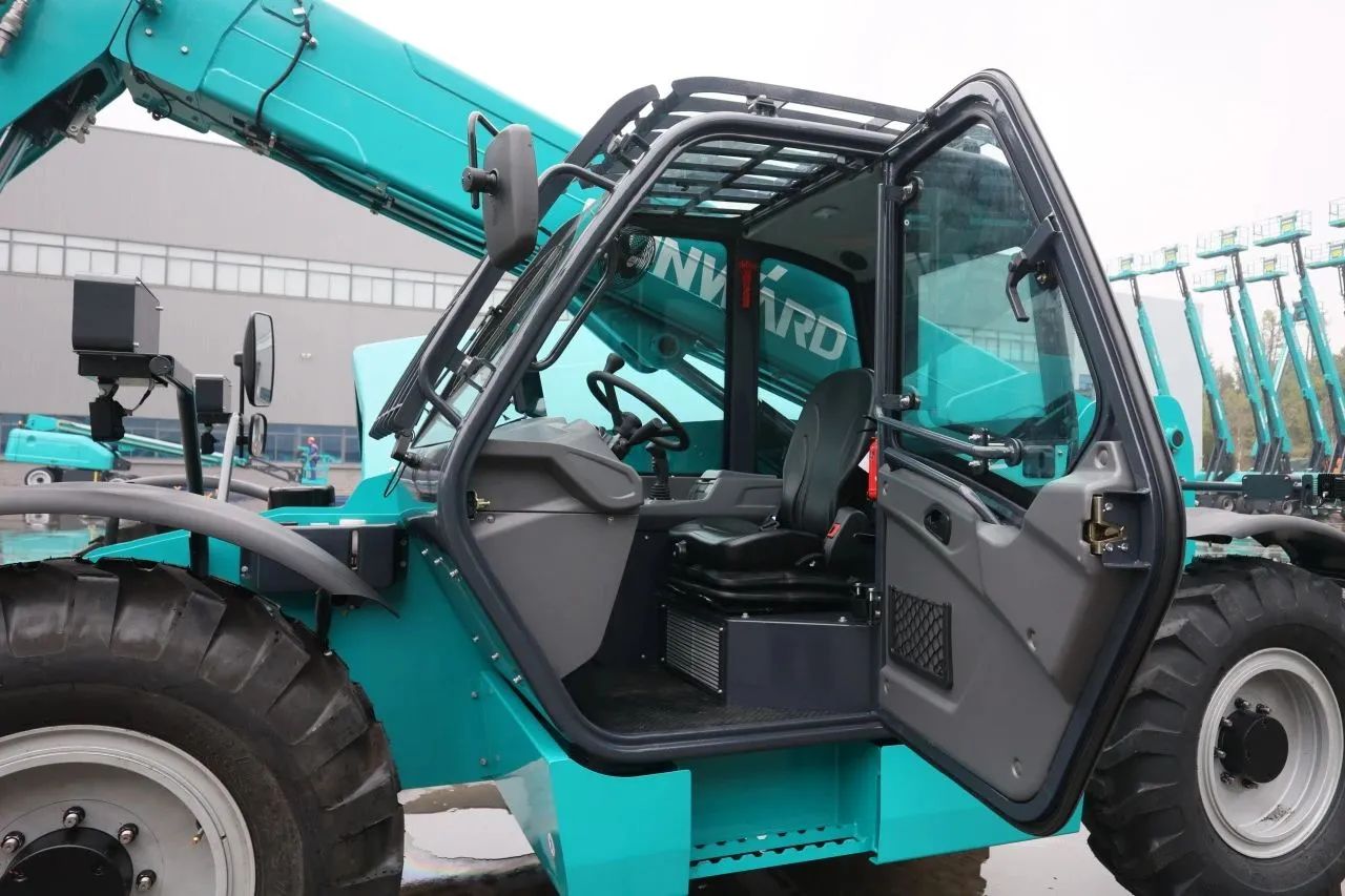 “猛将”出击,需求火爆!UED在线官网网页版(中国)唯一官方网站智能新一代伸缩臂叉装车成功下线