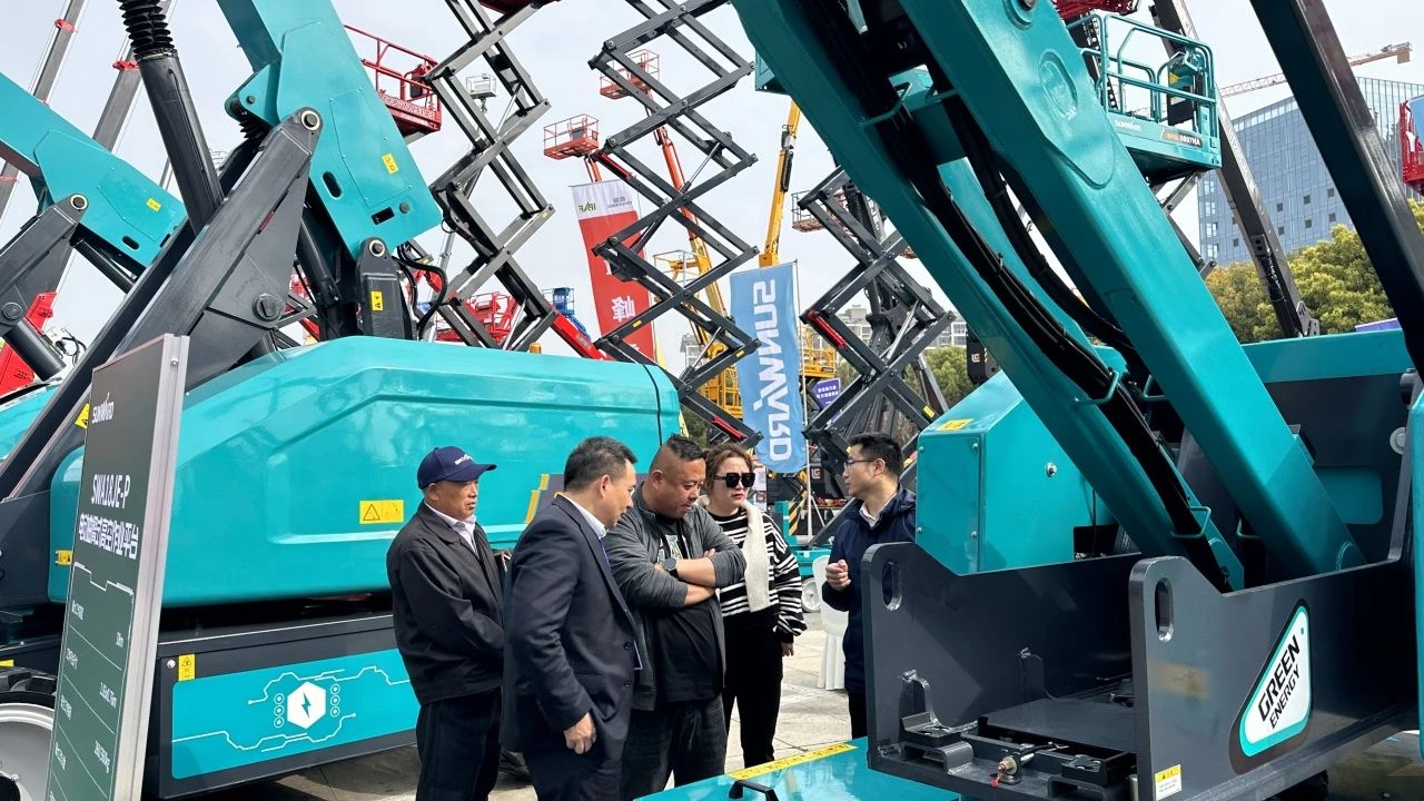 “爆品”来袭，签单不断！ UED在线官网网页版(中国)唯一官方网站智能盛装亮相第八届全国高空作业平台租赁大会