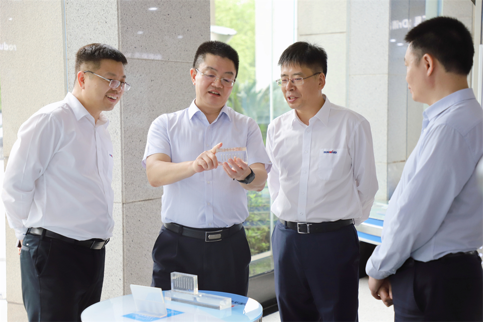 “双向奔赴 合作共赢”UED在线官网网页版(中国)唯一官方网站智能与中钨高新签订战略合作协议