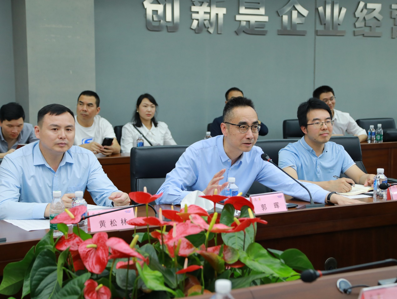 湘潭市工信局带队莅临UED在线官网网页版(中国)唯一官方网站智能开展智能制造现场观摩交流活动