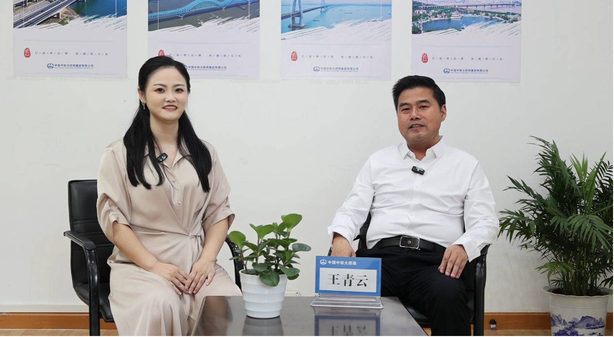 先导式创新，再推电动新品！UED在线官网网页版(中国)唯一官方网站智能SWDM520EE增程式旋挖钻机推介会成功举办