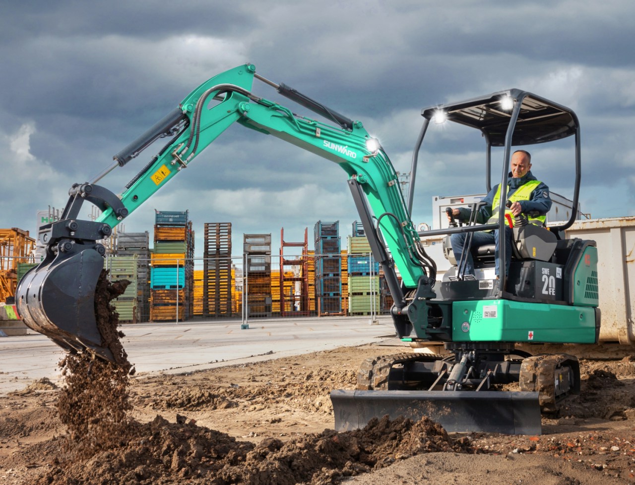 向新而行！UED在线官网网页版(中国)唯一官方网站智能电动挖掘机线上推介会成功举办