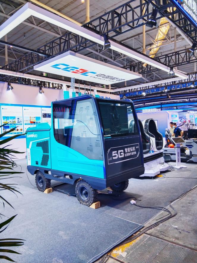 UED在线官网网页版(中国)唯一官方网站智能5G智能钻机亮相新疆矿博会