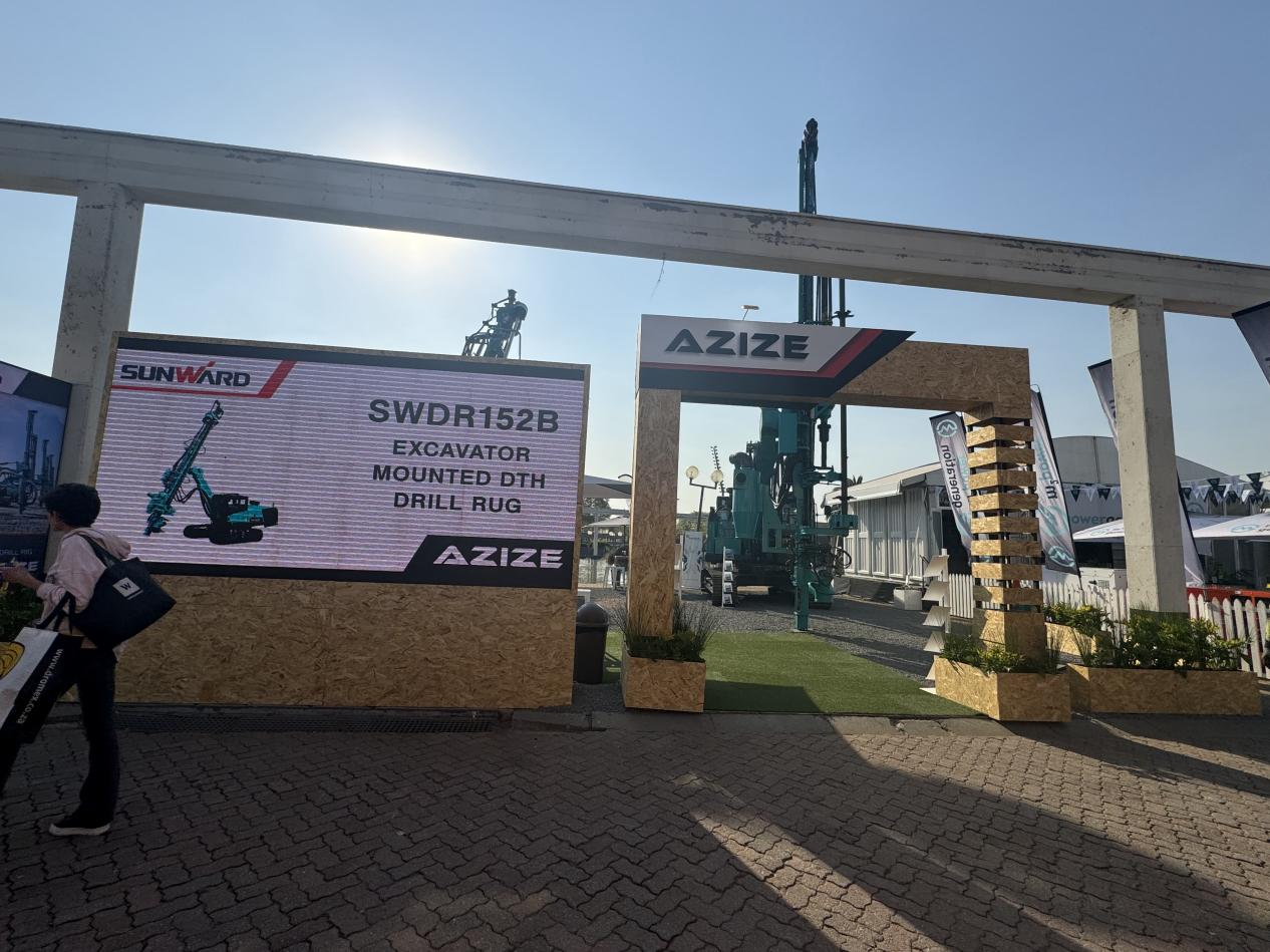 跨越山海,重器远航!UED在线官网网页版(中国)唯一官方网站智能亮相南非最大矿业展会