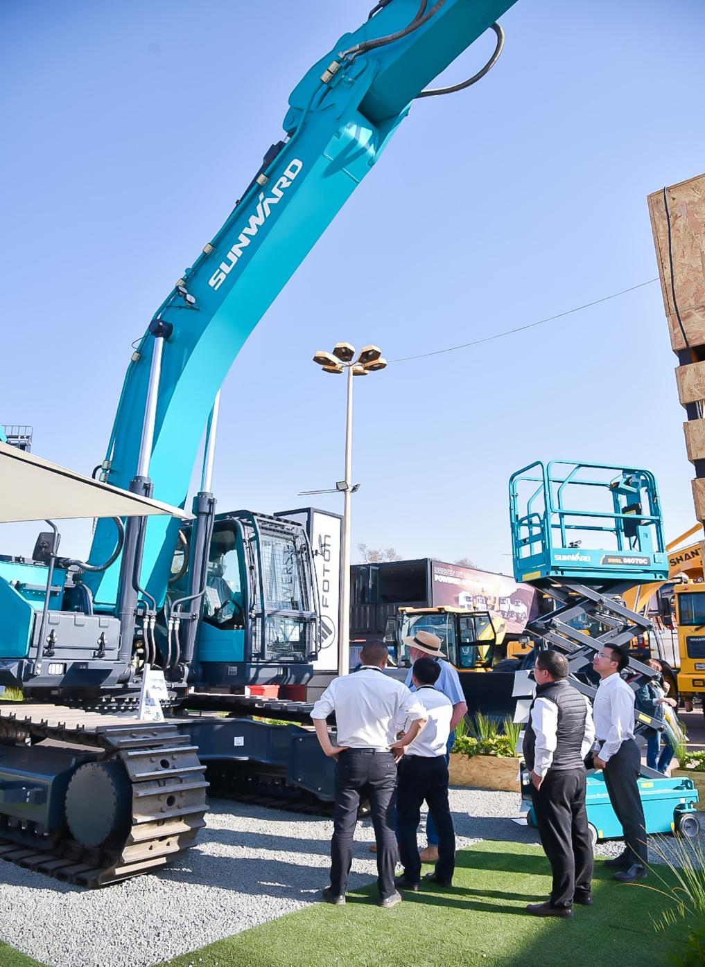 跨越山海,重器远航!UED在线官网网页版(中国)唯一官方网站智能亮相南非最大矿业展会