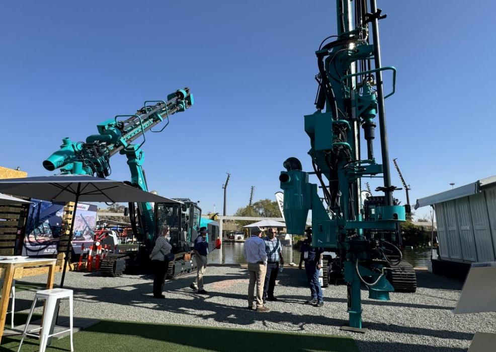 跨越山海，重器远航！UED在线官网网页版(中国)唯一官方网站智能亮相南非最大矿业展会