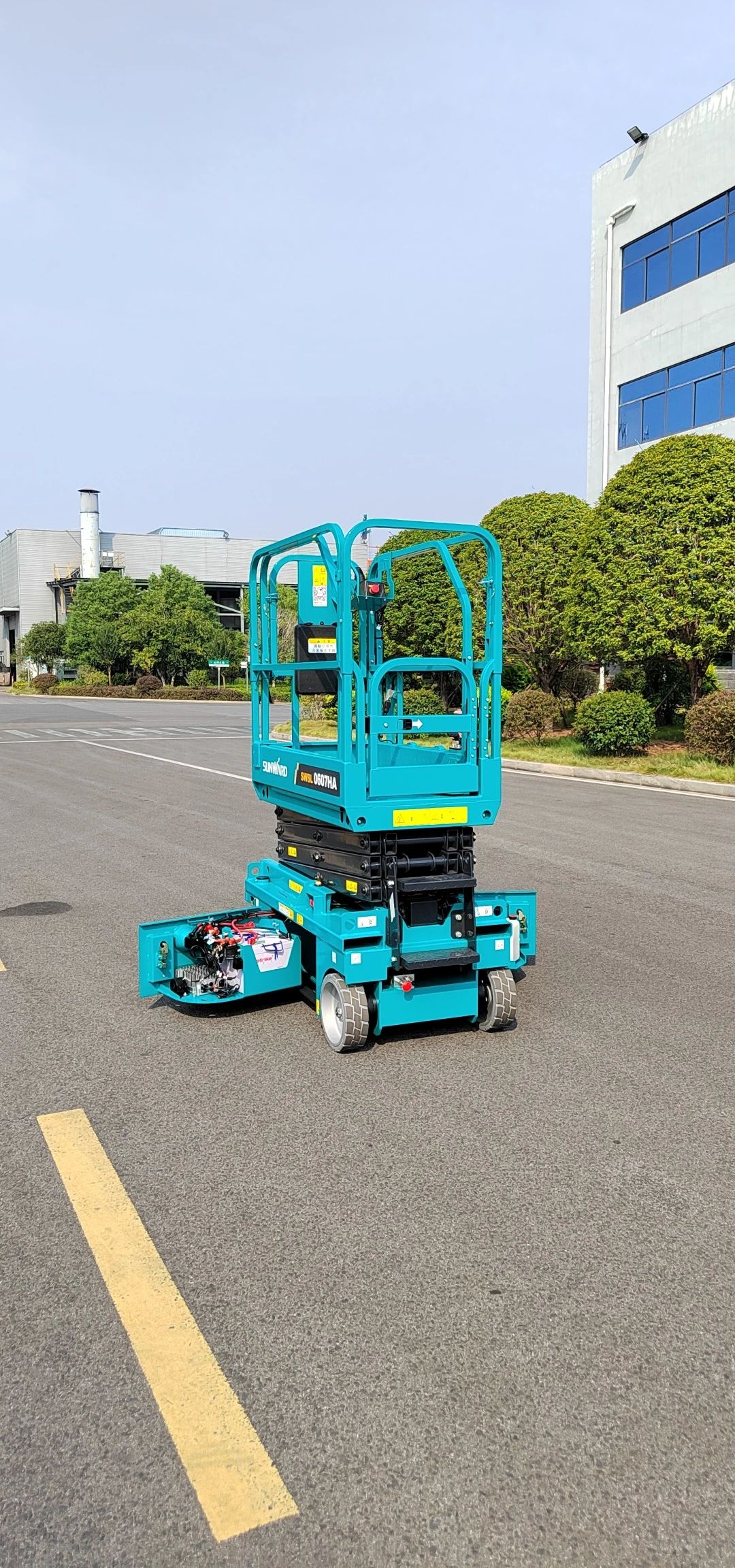 向“新”而行！UED在线官网网页版(中国)唯一官方网站智能又一款电动液驱剪叉式高空作业平台发布