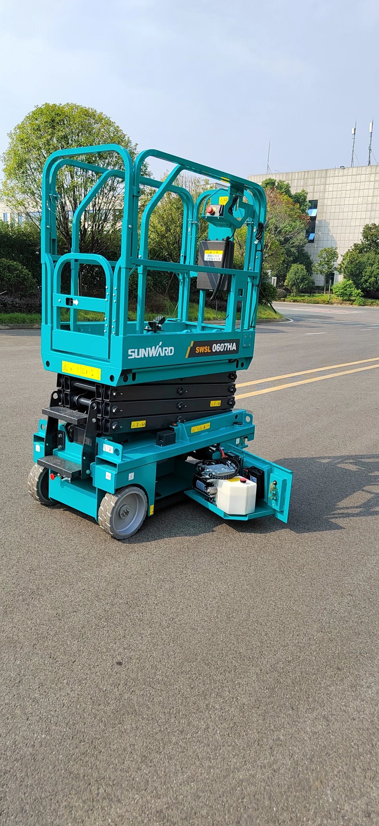 向“新”而行！UED在线官网网页版(中国)唯一官方网站智能又一款电动液驱剪叉式高空作业平台发布