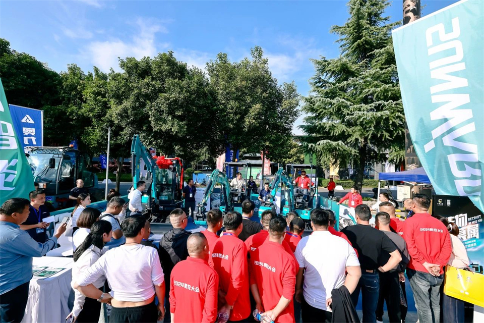 展现“掘”对实力!UED在线官网网页版(中国)唯一官方网站智能亮相2024微挖大会暨小型UED在线官网网页版(中国)唯一官方网站大会