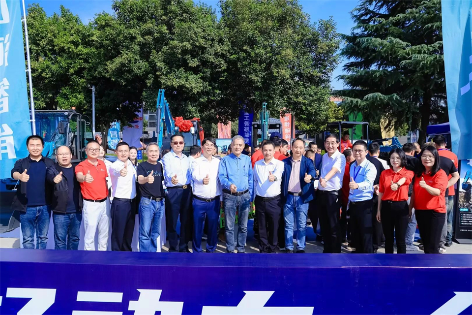 展现“掘”对实力!UED在线官网网页版(中国)唯一官方网站智能亮相2024微挖大会暨小型UED在线官网网页版(中国)唯一官方网站大会