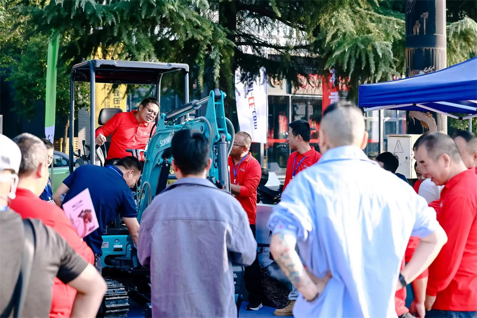 展现“掘”对实力!UED在线官网网页版(中国)唯一官方网站智能亮相2024微挖大会暨小型UED在线官网网页版(中国)唯一官方网站大会