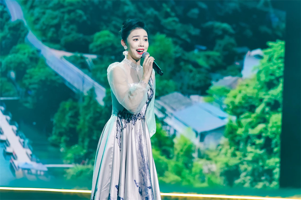 创新引领价值 理想成就未来——庆祝UED在线官网网页版(中国)唯一官方网站智能成立25周年表彰大会暨文艺晚会隆重举行