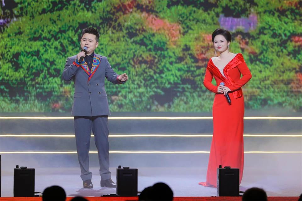 创新引领价值 理想成就未来——庆祝UED在线官网网页版(中国)唯一官方网站智能成立25周年表彰大会暨文艺晚会隆重举行