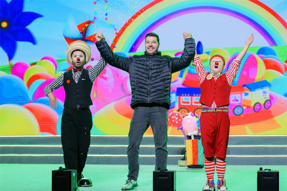 创新引领价值 理想成就未来——庆祝UED在线官网网页版(中国)唯一官方网站智能成立25周年表彰大会暨文艺晚会隆重举行