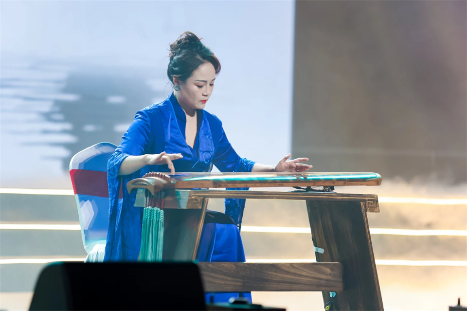 创新引领价值 理想成就未来——庆祝UED在线官网网页版(中国)唯一官方网站智能成立25周年表彰大会暨文艺晚会隆重举行