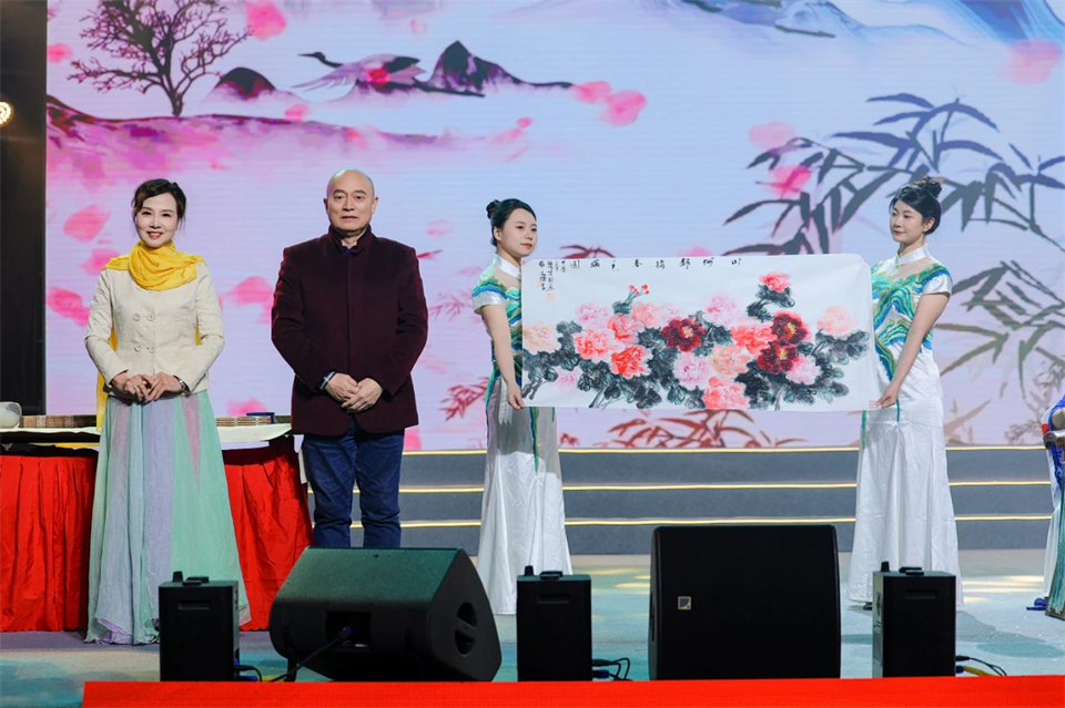 创新引领价值 理想成就未来——庆祝UED在线官网网页版(中国)唯一官方网站智能成立25周年表彰大会暨文艺晚会隆重举行