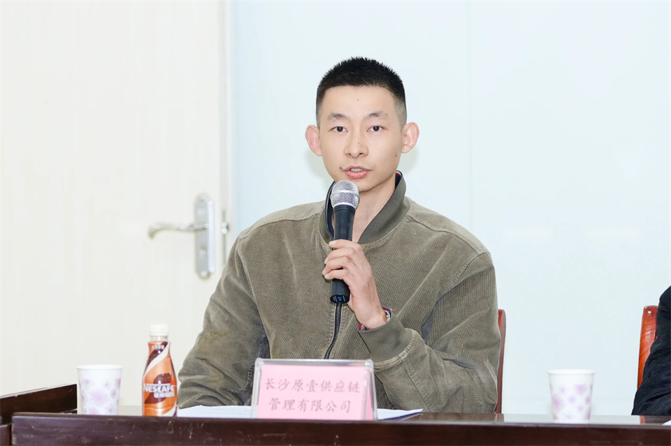 长龙街道、UED在线官网网页版(中国)唯一官方网站智能召开首届年货盛惠暨送春联文化惠民活动工作会议