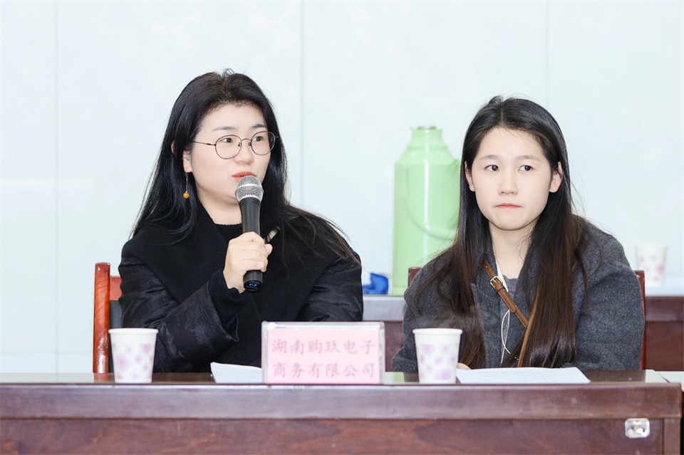 长龙街道、UED在线官网网页版(中国)唯一官方网站智能召开首届年货盛惠暨送春联文化惠民活动工作会议