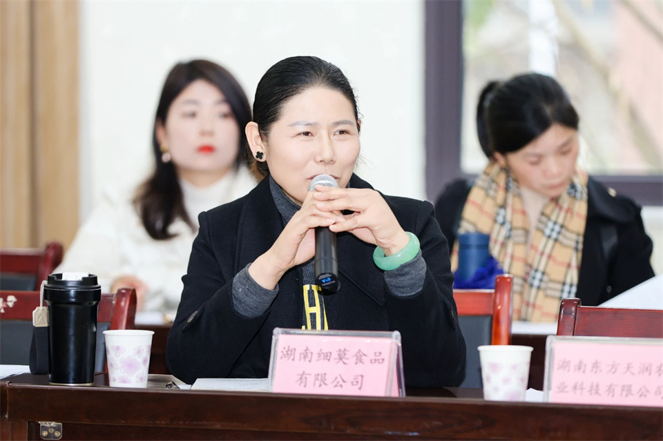 长龙街道、UED在线官网网页版(中国)唯一官方网站智能召开首届年货盛惠暨送春联文化惠民活动工作会议