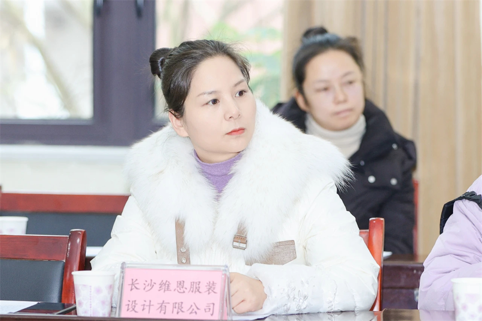 长龙街道、UED在线官网网页版(中国)唯一官方网站智能召开首届年货盛惠暨送春联文化惠民活动工作会议