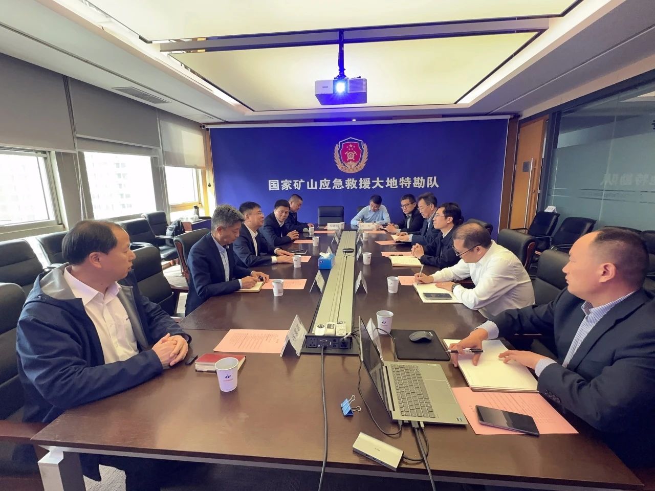 UED在线官网网页版(中国)唯一官方网站智能董事长付向东带队拜访中煤地质总局、大地特勘公司