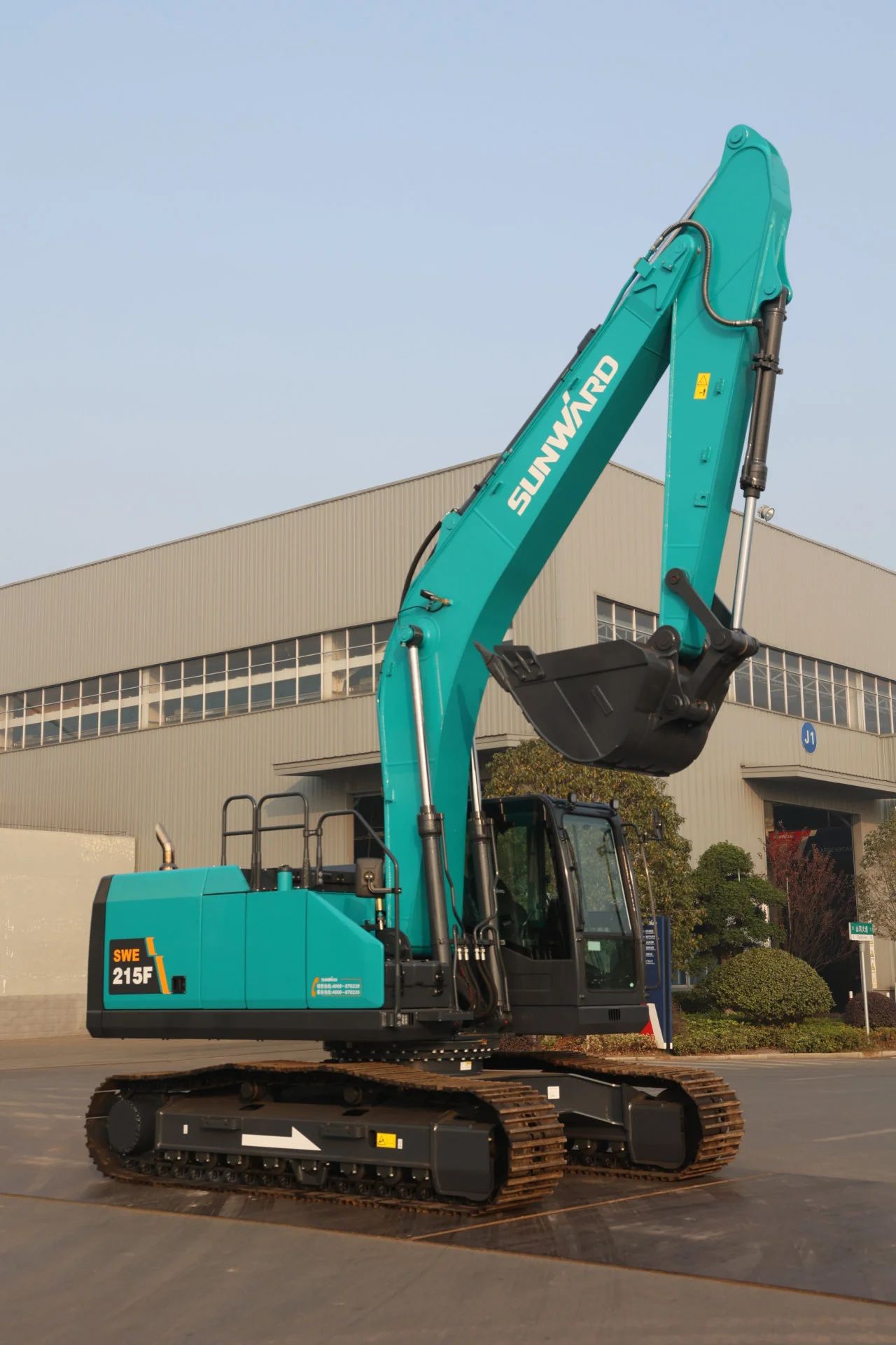 聚焦市场需求,UED在线官网网页版(中国)唯一官方网站智能三款精品工程液压挖掘机成功下线