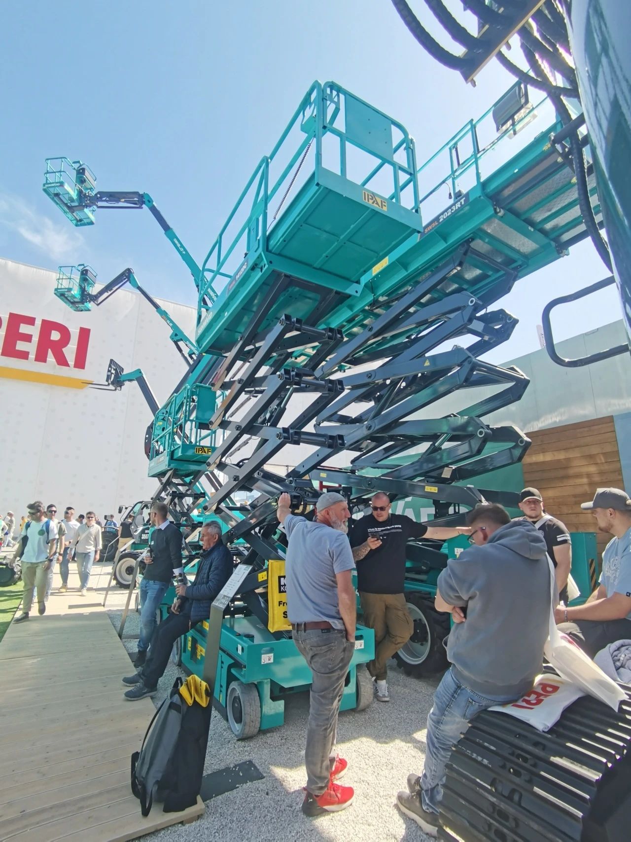 UED在线官网网页版(中国)唯一官方网站智能高空机械闪耀Bauma 2025! 新能源技术与创新产品获全球瞩目