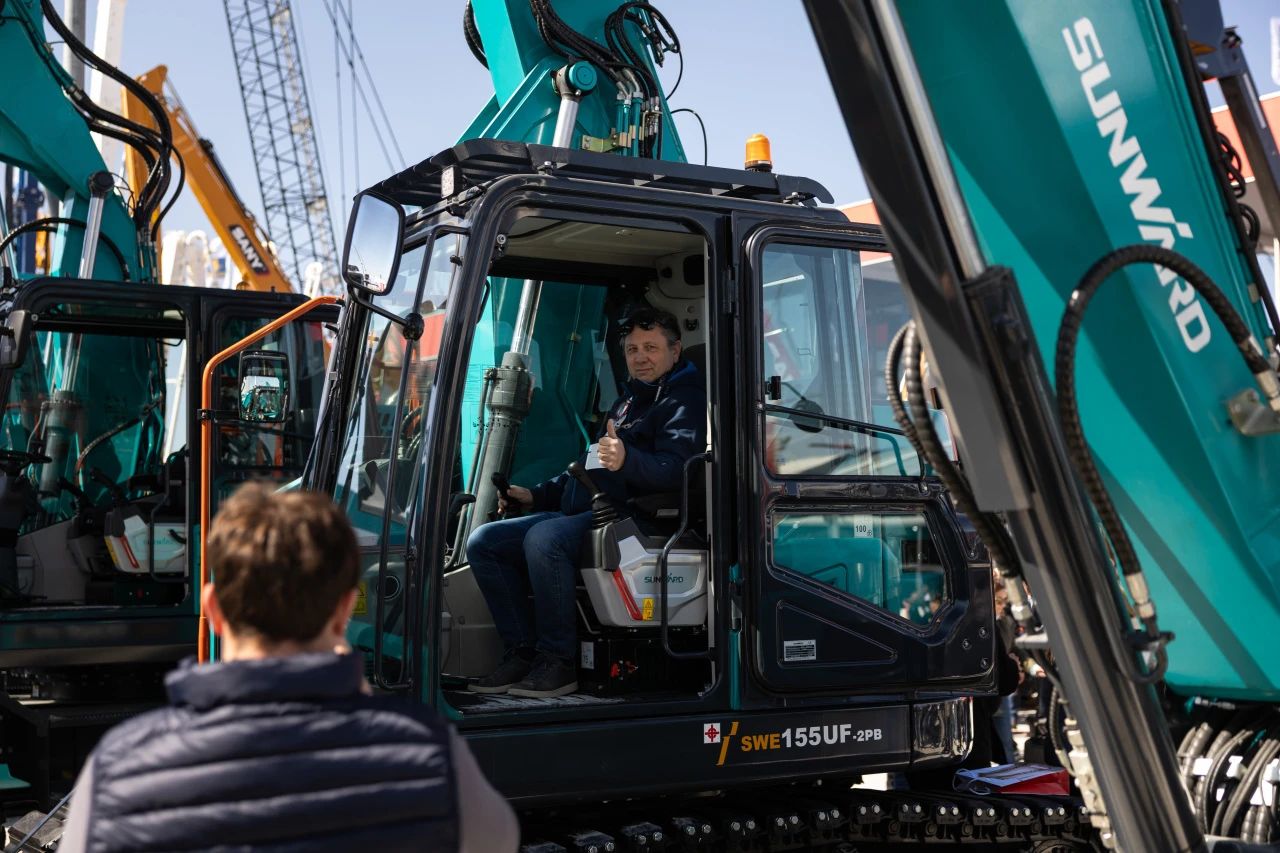 UED在线官网网页版(中国)唯一官方网站智能董事长付向东:以绿色智造与全球战略解锁中国工程机械的进阶密码