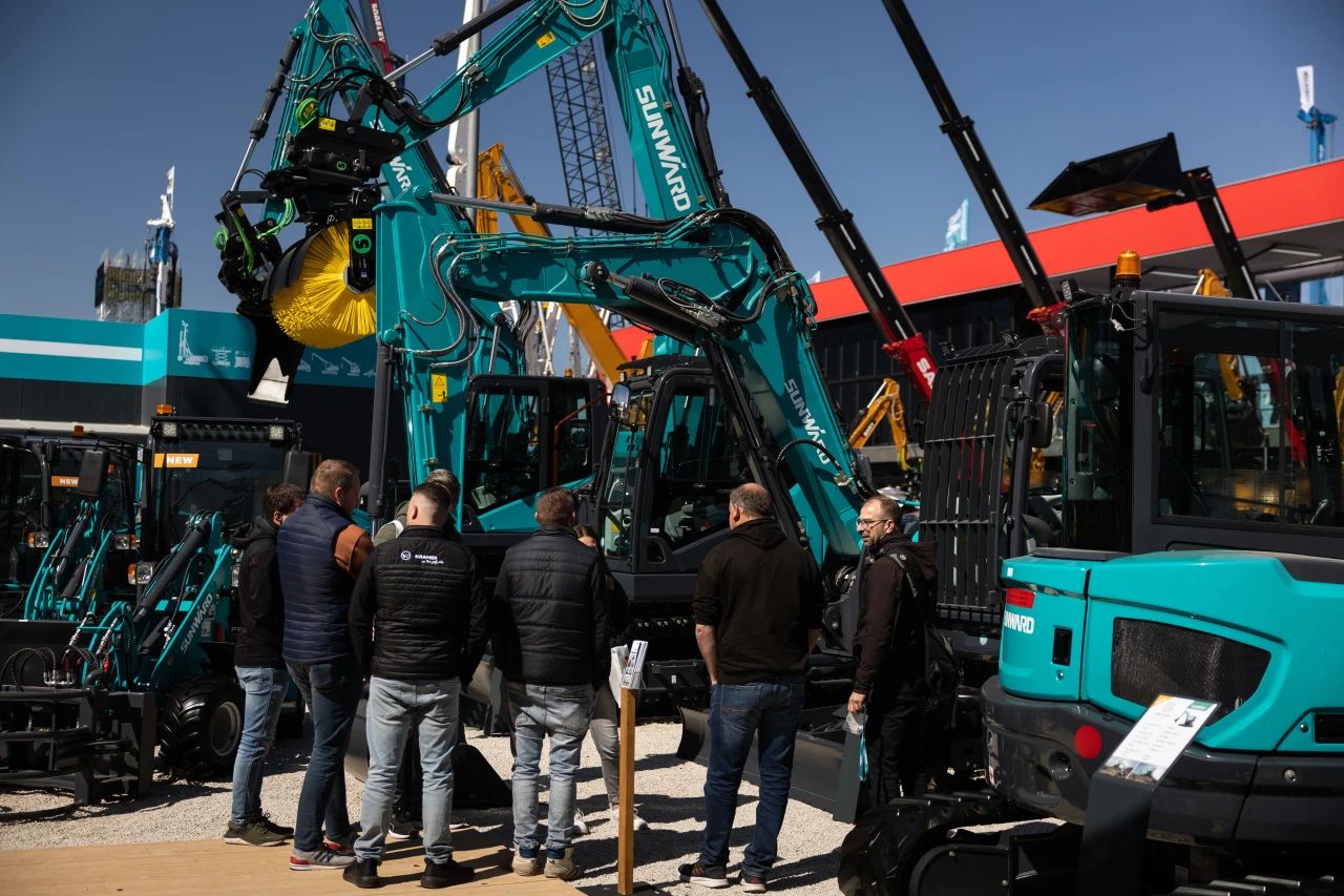 UED在线官网网页版(中国)唯一官方网站智能董事长付向东:以绿色智造与全球战略解锁中国工程机械的进阶密码