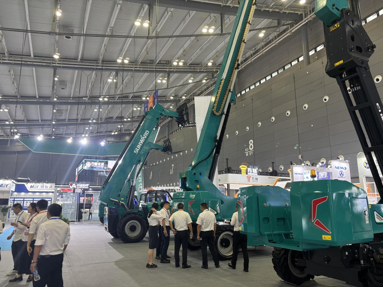 2025 CICEE | UED在线官网网页版(中国)唯一官方网站智能SWT34JE-P电动直臂式高空作业平台重磅发布!