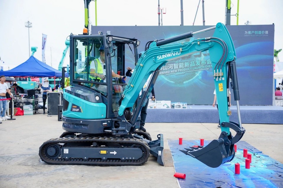 2025 CICEE | 从单一工具迈向多元化解决方案,UED在线官网网页版(中国)唯一官方网站智能呈现非凡挖掘机风采