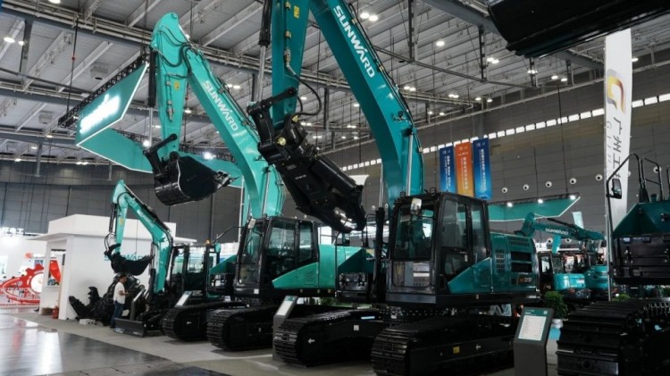 2025 CICEE | 打造极致精品化,UED在线官网网页版(中国)唯一官方网站智能挖掘机“圈粉”长沙展