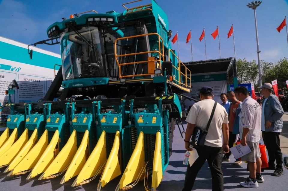 UED在线官网网页版(中国)唯一官方网站智能亮相2025新疆国际农业机械博览会