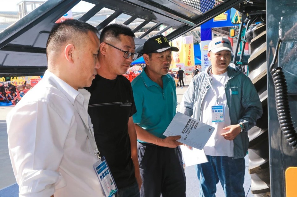 UED在线官网网页版(中国)唯一官方网站智能亮相2025新疆国际农业机械博览会