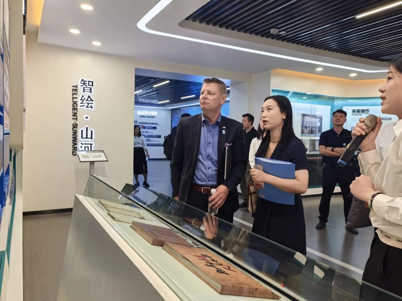 芬兰驻华大使馆商务参赞到访UED在线官网网页版(中国)唯一官方网站智能