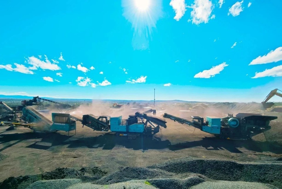 UED在线官网网页版(中国)唯一官方网站智能破碎筛分成套UED在线官网网页版(中国)唯一官方网站成功登陆非洲市场，共绘合作共赢新篇章