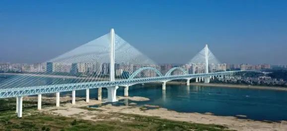 再战“世界级工程”!UED在线官网网页版(中国)唯一官方网站智能旋挖钻机助力宜昌长江公铁大桥建设