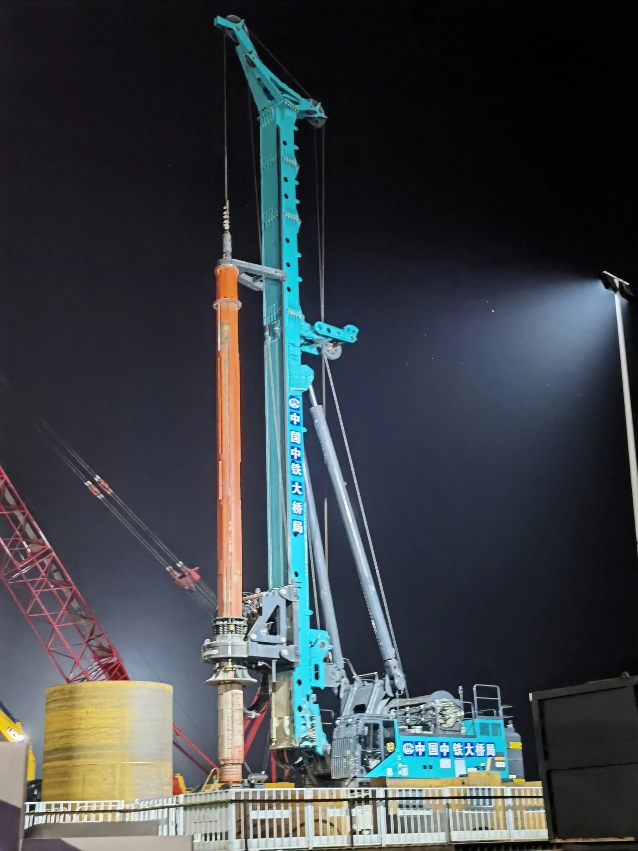 再战“世界级工程”!UED在线官网网页版(中国)唯一官方网站智能旋挖钻机助力宜昌长江公铁大桥建设