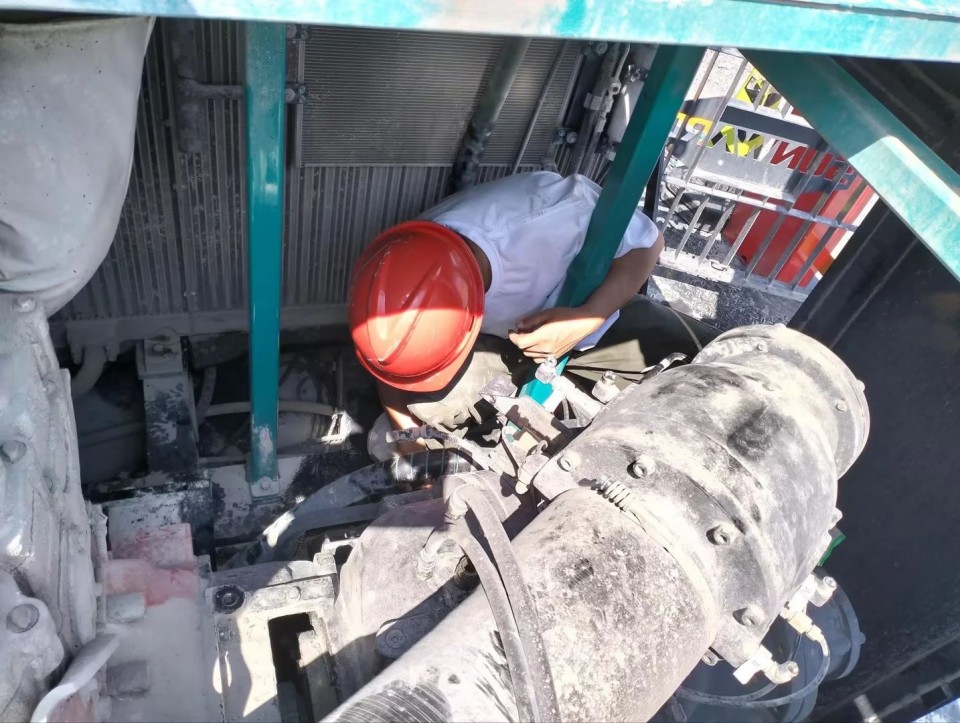 跨越UED在线官网网页版(中国)唯一官方网站万里 智启服务新程——UED在线官网网页版(中国)唯一官方网站矿岩“服务万里行”活动走进海螺水泥