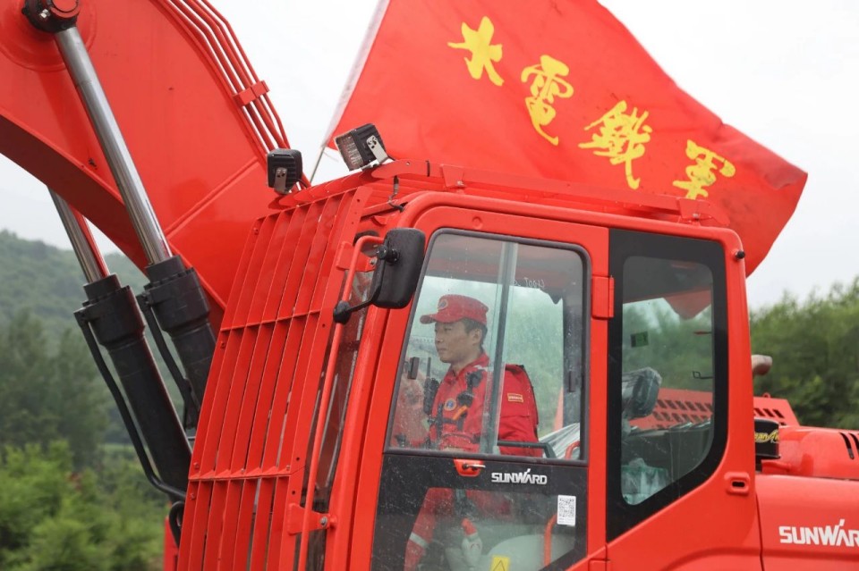 硬核破解“最后一公里”难题,UED在线官网网页版(中国)唯一官方网站智能应急救援UED在线官网网页版(中国)唯一官方网站助力“应急使命·2025”演习!