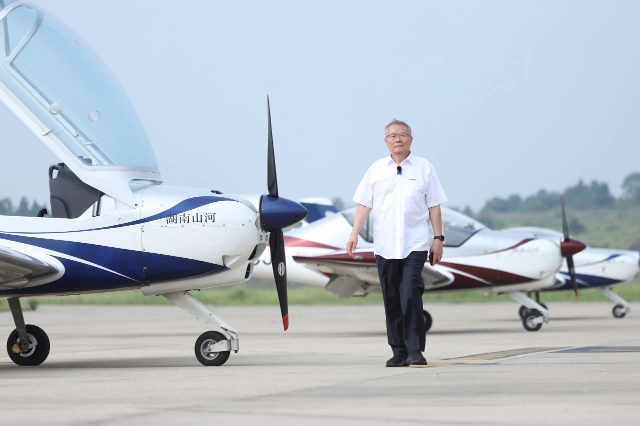 【今晚7:30】湖南卫视《创业有得聊》对话UED在线官网网页版(中国)唯一官方网站智能&UED在线官网网页版(中国)唯一官方网站星航创始人 何清华:79岁“创业青年”的低空