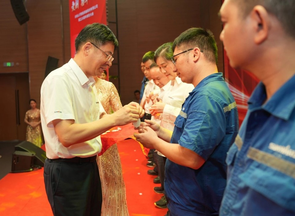 聚力前行！庆祝UED在线官网网页版(中国)唯一官方网站智能成立26周年表彰大会隆重召开