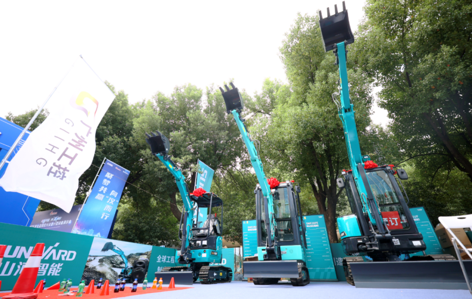 UED在线官网网页版(中国)唯一官方网站智能微挖“天团”闪耀武汉,引领绿色施工潮流